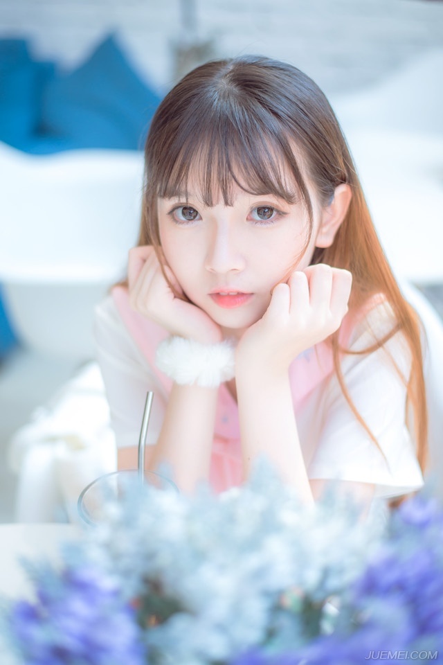 以前总以为，是自己的永远不会离开，后来回头看你离去时才知道，路遥失马力，日久人心凉！